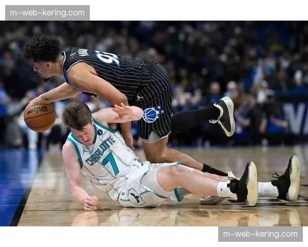 黄蜂奇才三分命中率对比 鲍尔库利巴利外线对攻